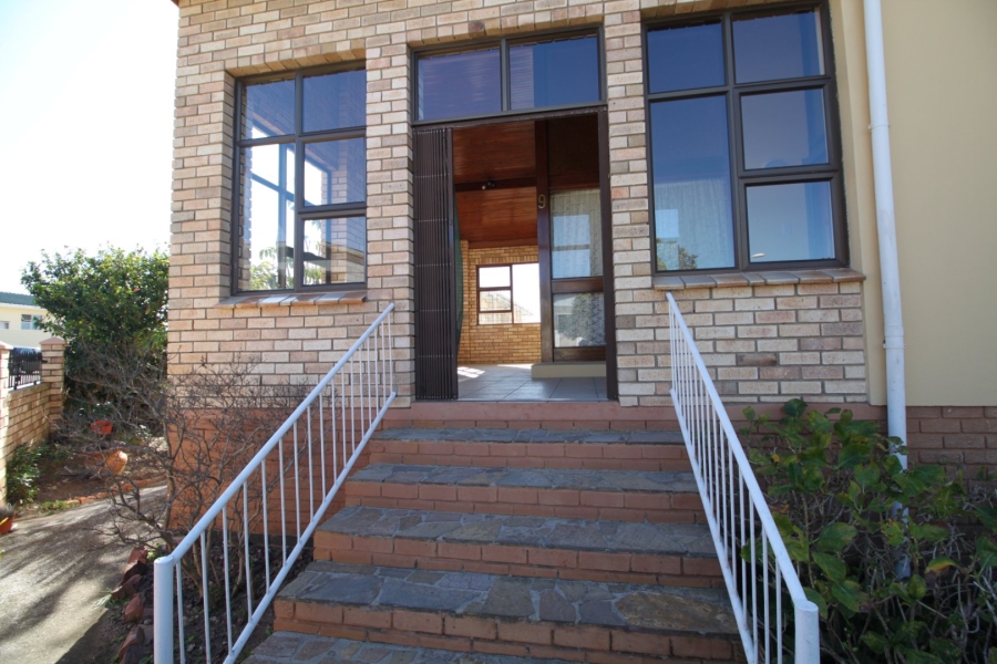 3 Bedroom Property for Sale in Parkside Eastern Cape